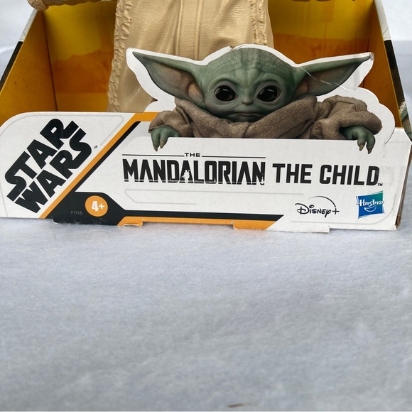 Mandalorian the child STAR WARS figure Disney /Hasbro - Picture 9 of 16
